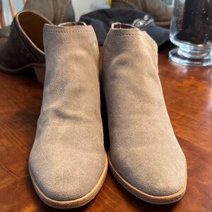 Dolce Vita Women's Suede Ankle Boots - Taupe/Stone